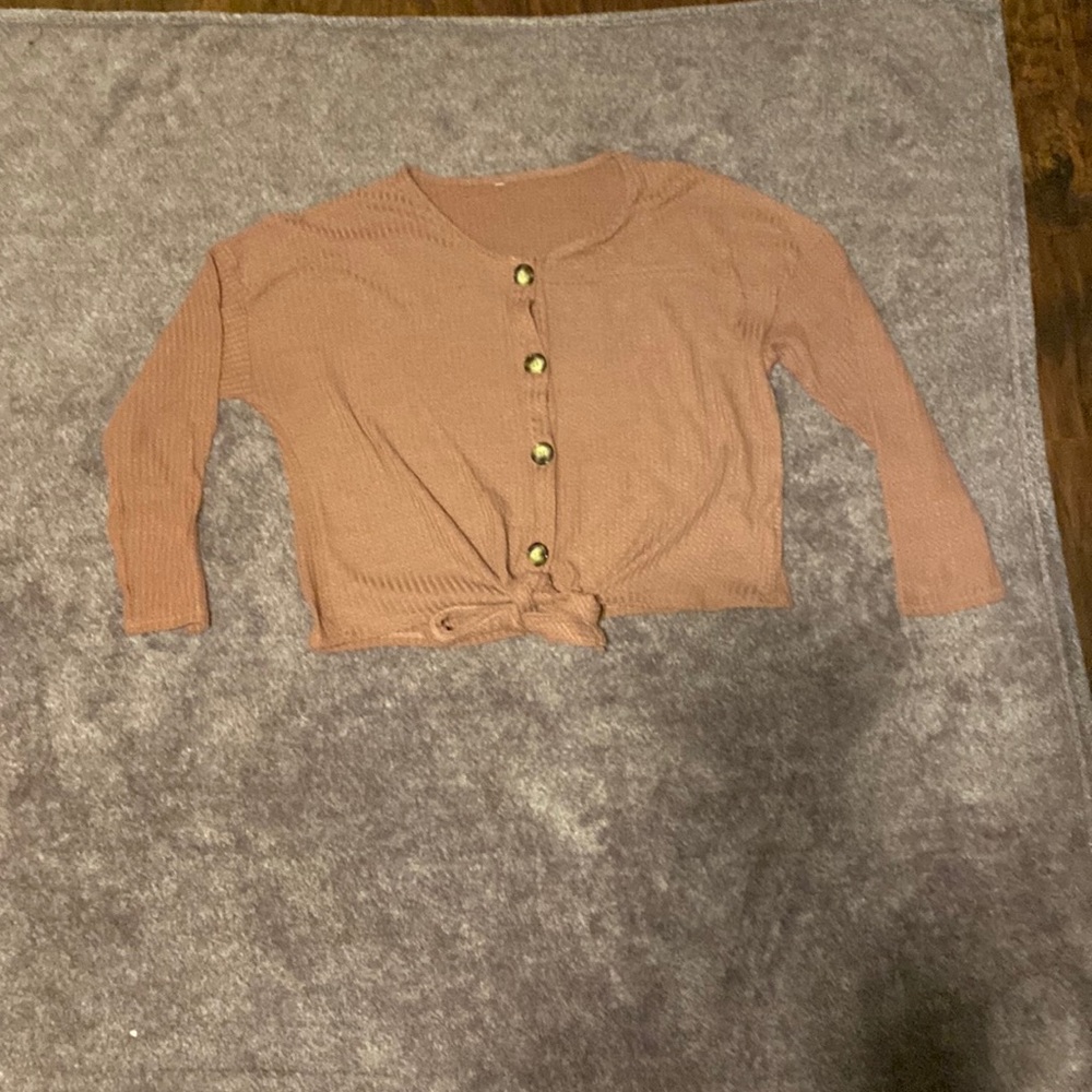 Cardigan with 4 buttons and long material at the ends